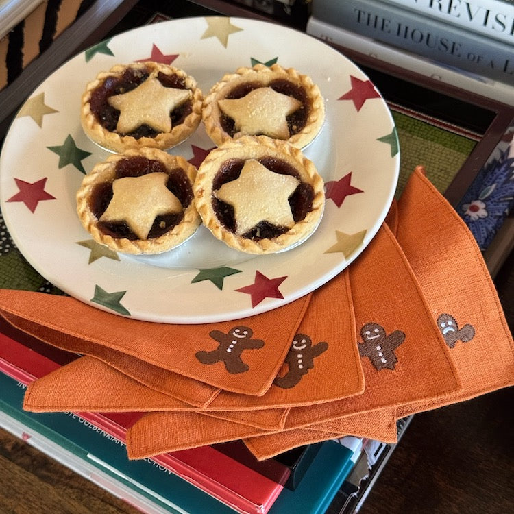 The Voyage Dubai - Disappearing Gingerbread Man Cocktail Napkins in Cinnamon
A fun set of cocktail napkins handcrafted from 100% European linen that has been stonewashed and softened giving them a wonderful, luxurious feel.
Perfect for the holiday season and equally fun year round.