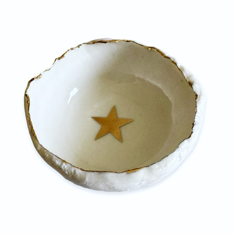 The Voyage Dubai - HB Ceramics Jagged Bowl Star - Handmade in a small studio in Notting Hill by Heidi Bishop, this stunning porcelain 'jagged' bowl features delicate hand painted star and is finished with gold edging.