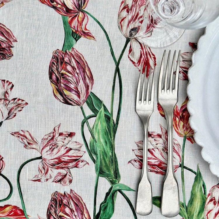 S&B 7 Piece Cutlery Set in Stainless Steel
Taking inspiration from vintage silverware found in French antique markets, Summerill & Bishop designed this cutlery set for the contemporary dinner table.
Forged in Italy and made of stainless steel, this is a durable, elegant and contemporary set that will complement a large variety of dinnerware styles.