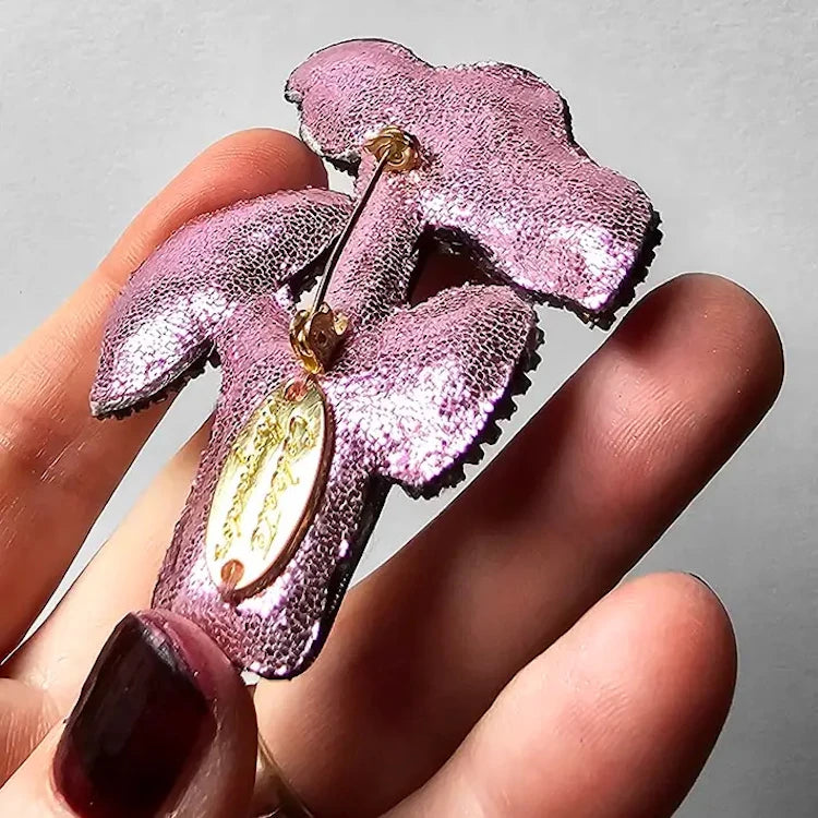 Hand embroidered brooch by French label Céleste Mogador.