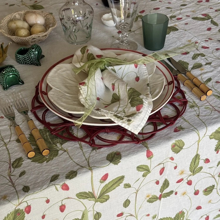 Tablescape showing the Capdeco Byblos Boxwood 7 pc Cutlery Set
