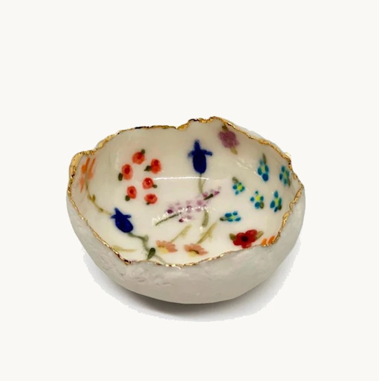 Handmade in a small studio in Notting Hill by Heidi Bishop, this stunning porcelain 'jagged' bowl features delicate hand painted florals and is finished with gold edging.