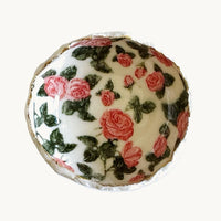 Handmade in a small studio in Notting Hill by Heidi Bishop, this stunning porcelain 'jagged' bowl features&nbsp;delicate hand painted roses and is finished with gold edging.
