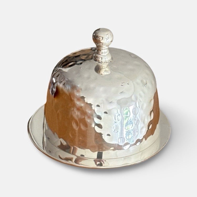 The Voyage Dubai - A lovely silver plated three piece, round butter dish consisting of base, glass insert and lid.