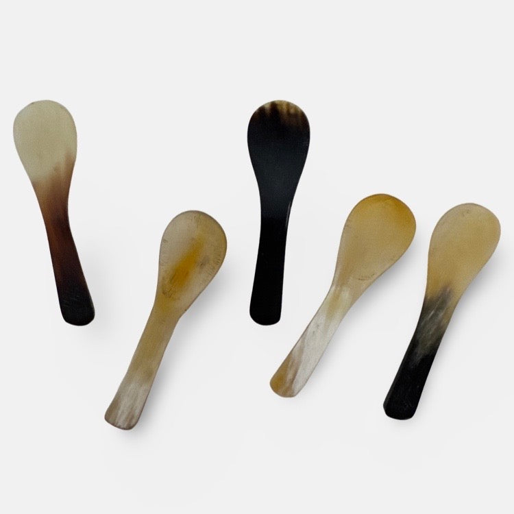 The Voyage Dubai - A lovely set of three salt/condiment spoons made out of water buffalo horns.