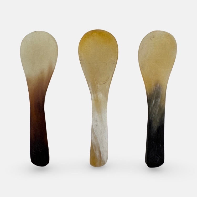 The Voyage Dubai - A lovely set of three salt/condiment spoons made out of water buffalo horns.